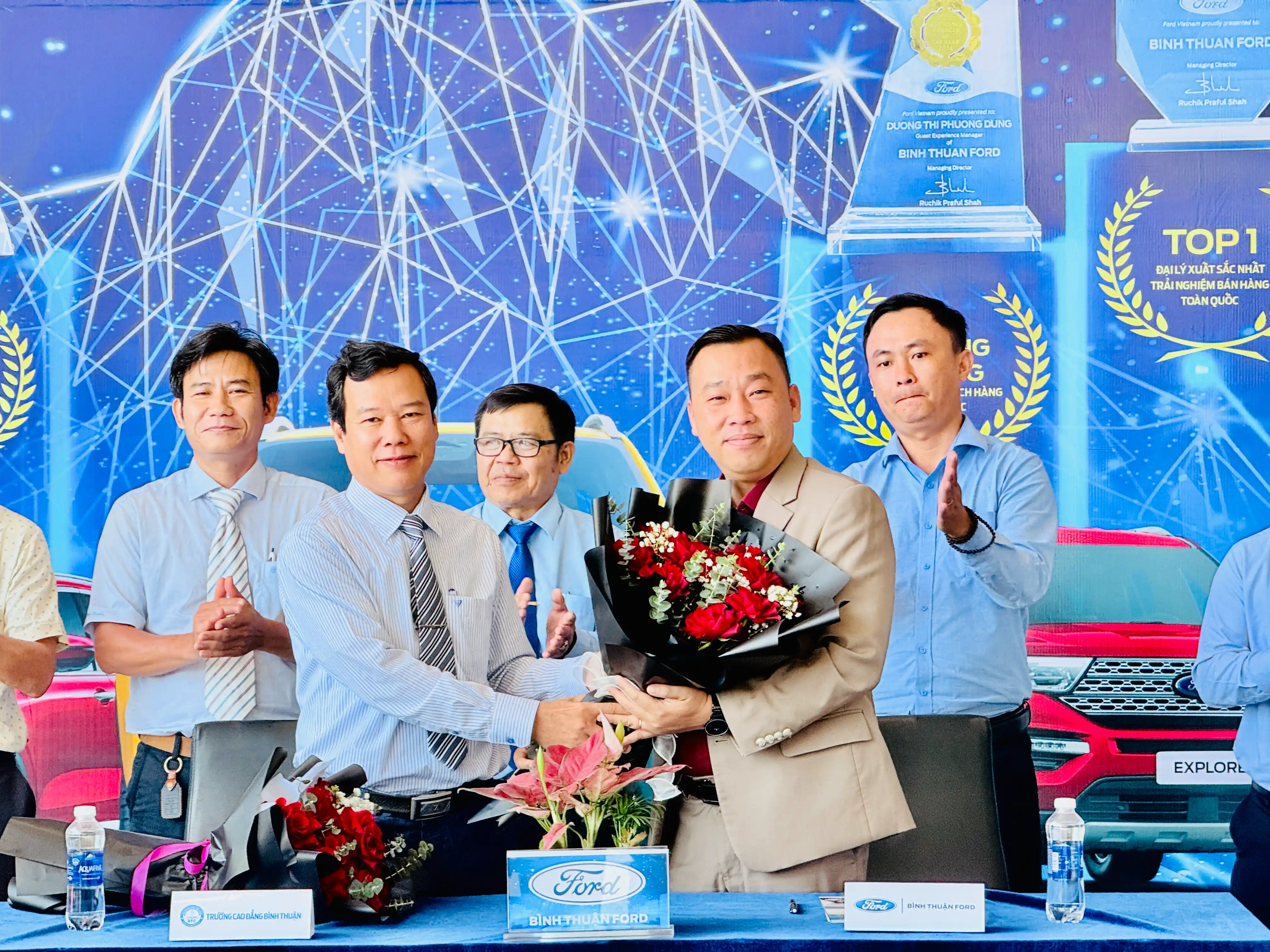 Le ky ket giua BInh Thuan Ford va Cao dang Binh Thuan