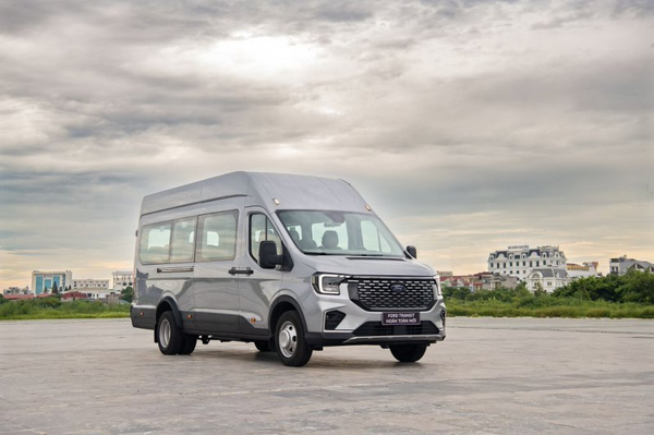 Giá xe Ford Transit kèm ưu đãi mới nhất tháng 3/2026